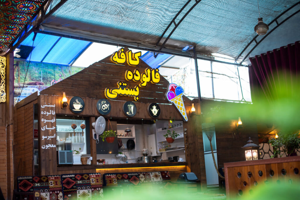 photo 2025 08 30 09 53 26 1024x683 - مجموعه رستوران سفره خانه و گلابگیری سنتی سروی کاشان